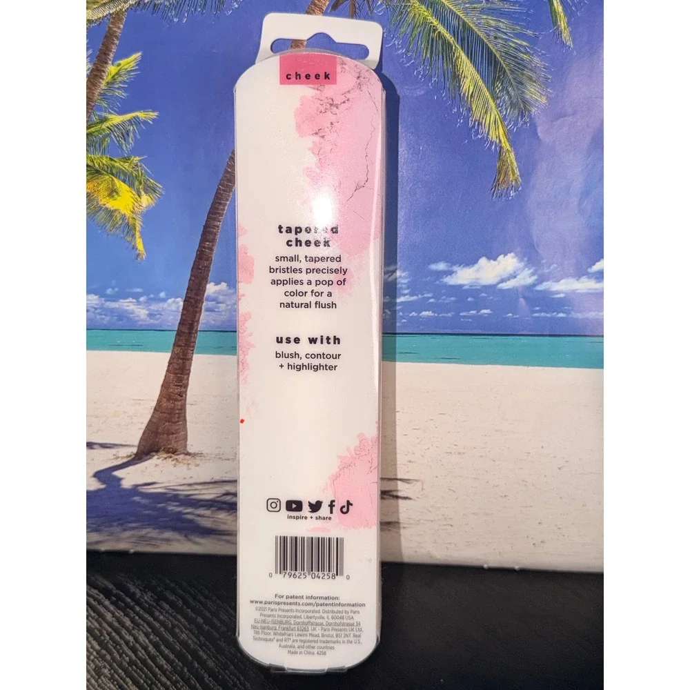 Real Techniques 449 Tapered Cheek Brush Pink Makeup Tool for Blush Contour Glow